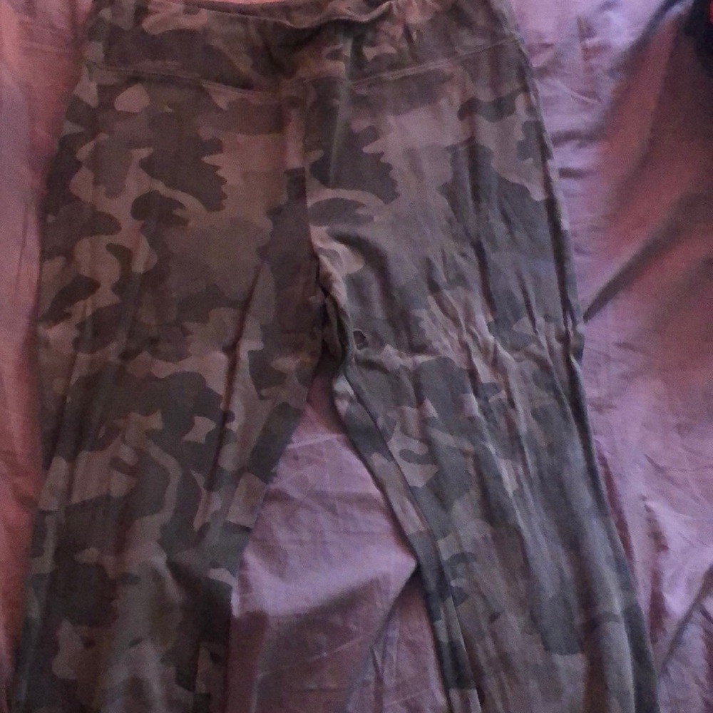 Camo leggings